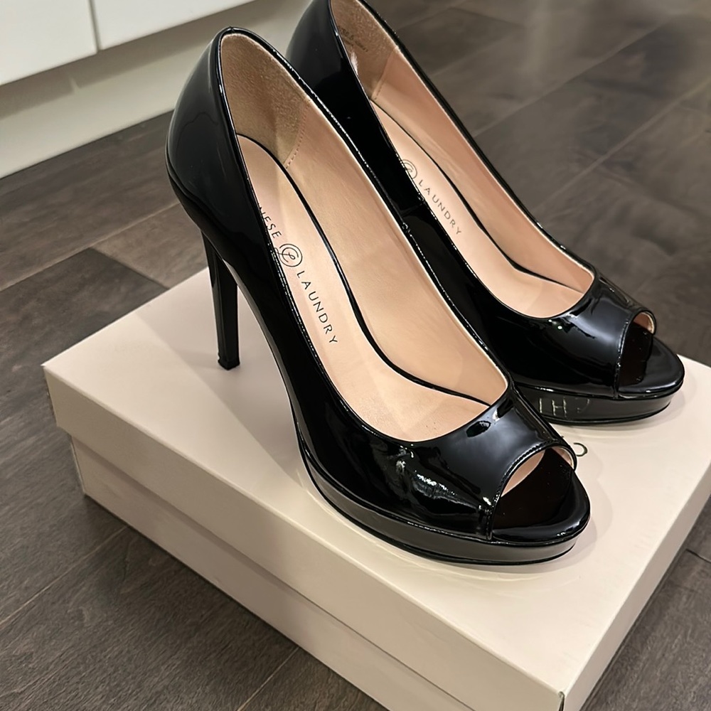 Size 8B Chinese Laundry black patent 4.5 inch open toe heels